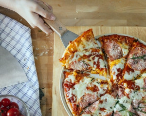 طرز تهیه پیتزا در ماهیتابه، خیلی فوری و آسون